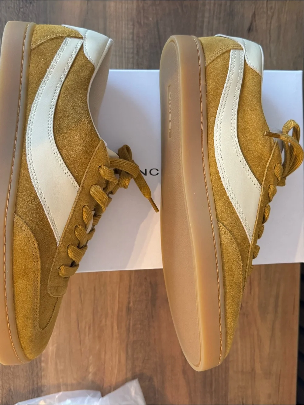 NWT Vince Corrin Sneakers Women SZ 8